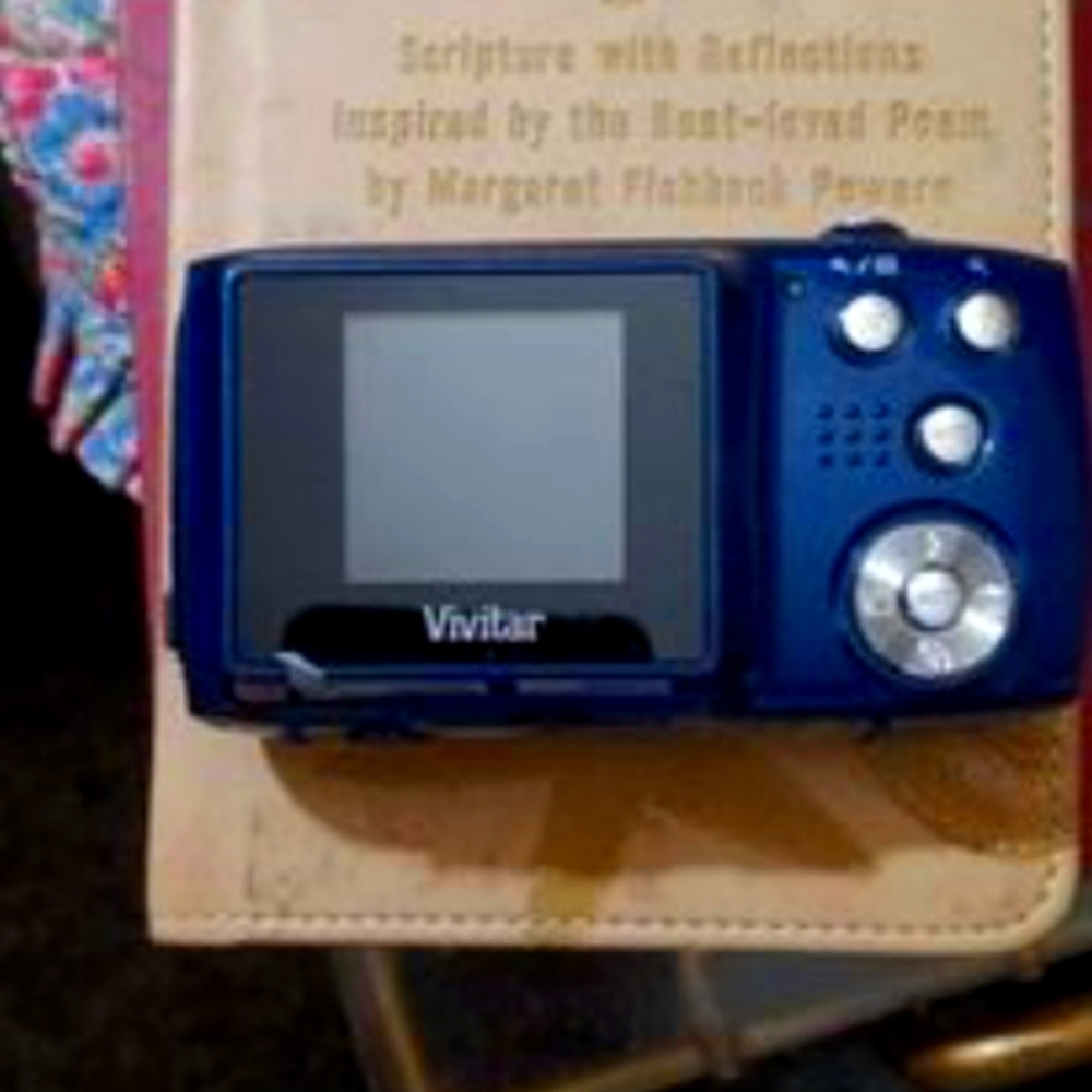 Vivitar ViviCam 5118 5.1MP Digital Camer
